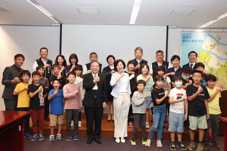 台中日本人學校師生蒞府參訪，王副市長盼在台生活充實快樂
