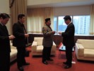 印尼副總統特使Mr. Hamu訪問團-交換名片