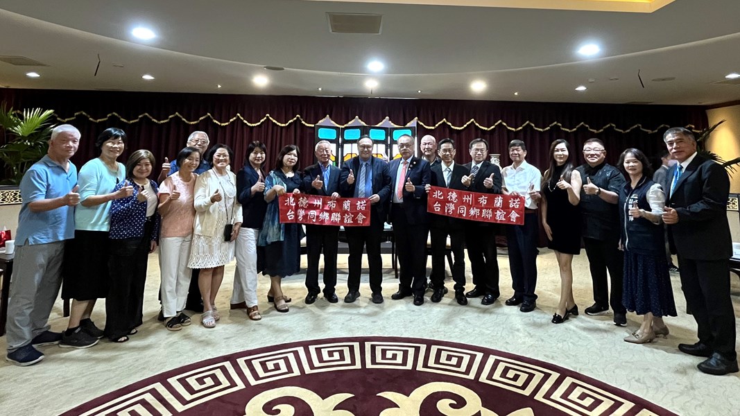 僑務諮詢委員牟呈華及美國北德州布蘭諾台灣同鄉聯誼會會長劉志強等貴賓蒞府拜會