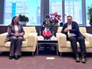 雙方就經貿投資、科技研發、城市治理及文化交流等議題交換意見，互動熱絡