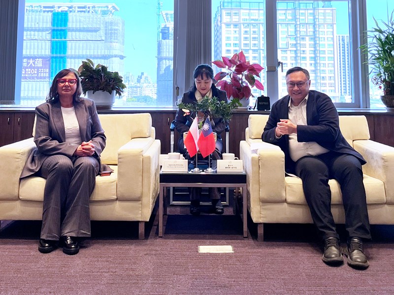 雙方就經貿投資、科技研發、城市治理及文化交流等議題交換意見，互動熱絡