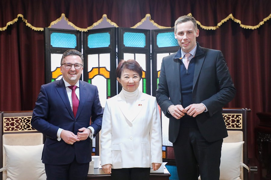 德國在台協會處長狄嘉信(Karsten Tietz)偕同德國聯邦議院議員柯約博、烏斯特一行蒞府拜會