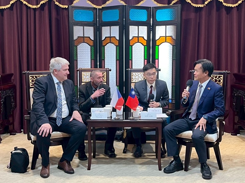 捷克維索基納省副省長沃彭科一行蒞府拜會，由林育鴻副秘書長代表接見