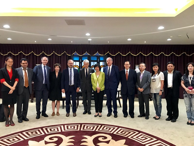法國參議院友台小組主席Alain Richard一行蒞府拜會合影