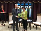 法國參議院友台小組主席Alain Richard與林依瑩副市長合影