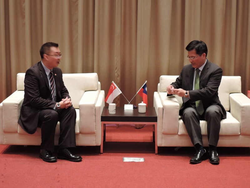 新加坡駐台北商務代表黃偉權訪問團與林佳龍市長就相關議題進行交流