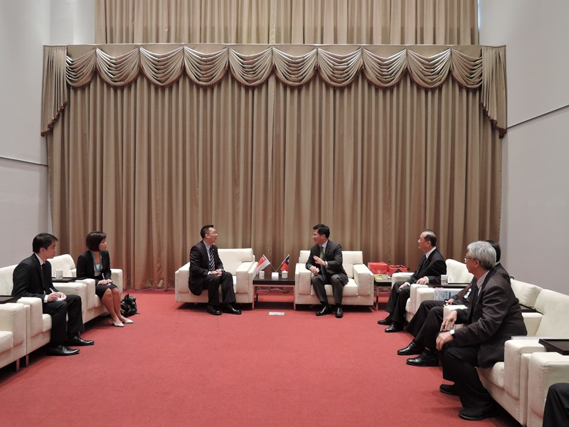 新加坡駐台北商務代表黃偉權訪問團蒞府拜會