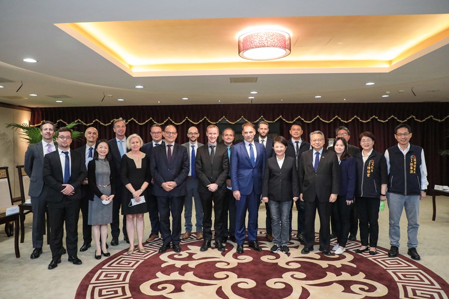 盧市長偕市府代表歡迎歐盟會員國駐臺經貿官員一行來訪。