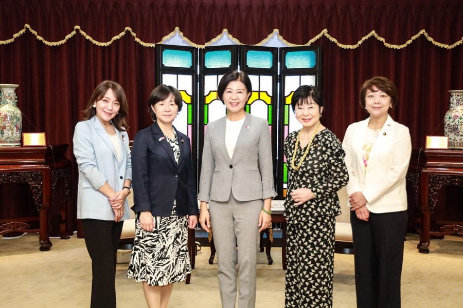 日本日華議員懇談會山東昭子參議員一行蒞府拜會，由王副市長代表接待，雙方對於促進教育、文化、觀光等議題進行交流